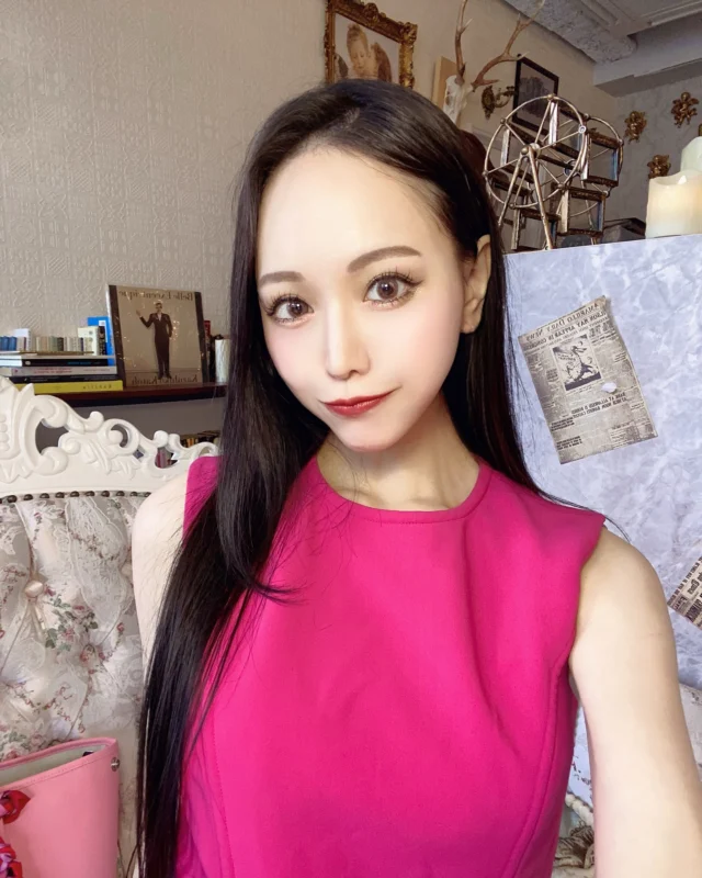 新しいStyleの私も好き。
いつでも、私は私の味方でいたい💋

新しい私を許せるようになった私のことが好き。

新しいスタート。

The updated version of me.
No matter how the world sees me,
I choose to be on my own side.
⠀
Learning to embrace every change—
and trust myself through all of it.

#newme #selfevolution 
#styleupdate #pinkpower #womensconfidence  #ownyourglow